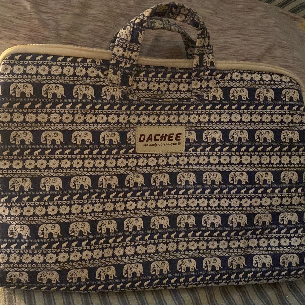 Dachee laptop bag 💙